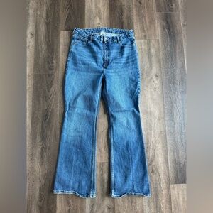 Old Navy Flare, high rise jeans.  Women’s size 16. Excellent used condition.